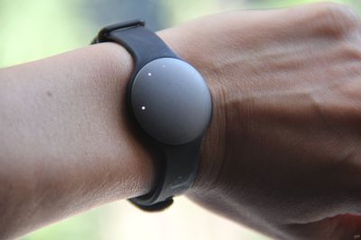 试一下智能戒指(QuzzZ RING): 当科技与时尚无缝交融